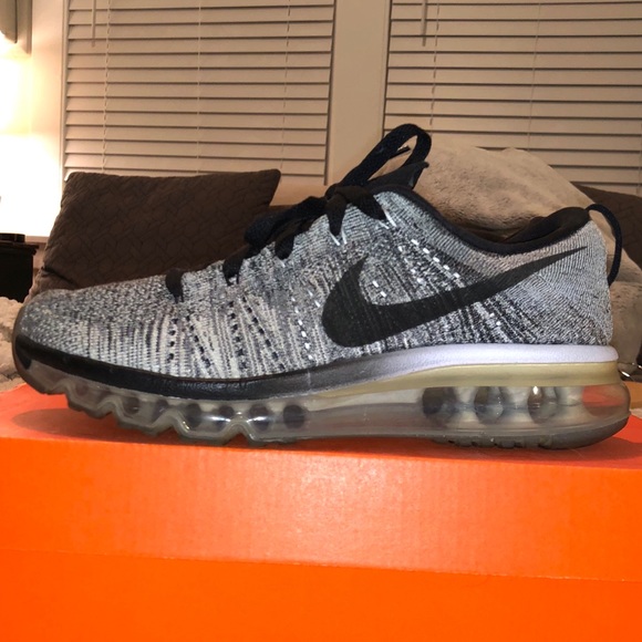 Nike Flyknit Max Oreo - Picture 3 of 8